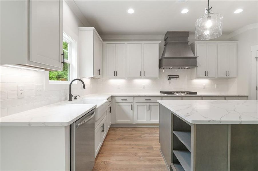 Furnished interior view inside a new home in Spring Creek, Monroe (Image 10).