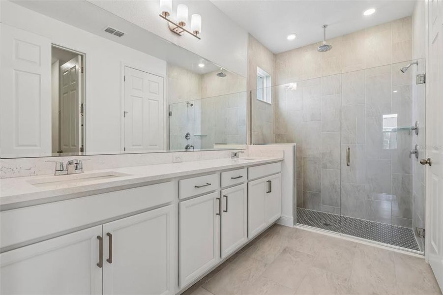 Furnished interior view inside a new home in , Mount Dora (Image 10).