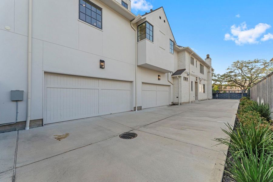 Exterior details and patio area of a home in , Houston (Image 25). Exterior details and patio area of a home in , Houston (Image 25).