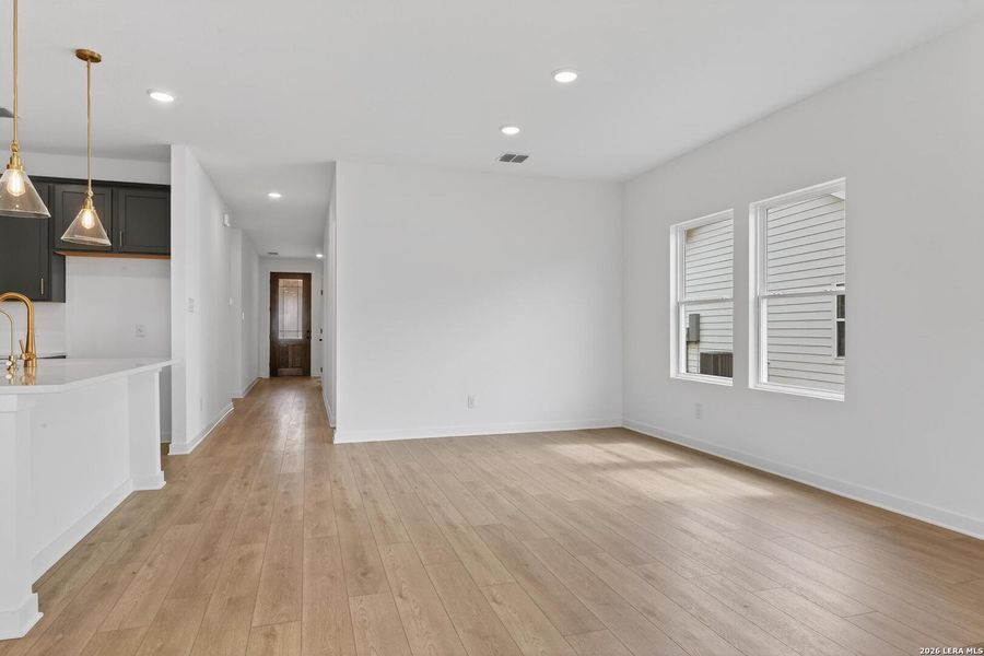 Spacious, unfurnished interior of a new home in Hennersby Hollow, San Antonio (Image 18).