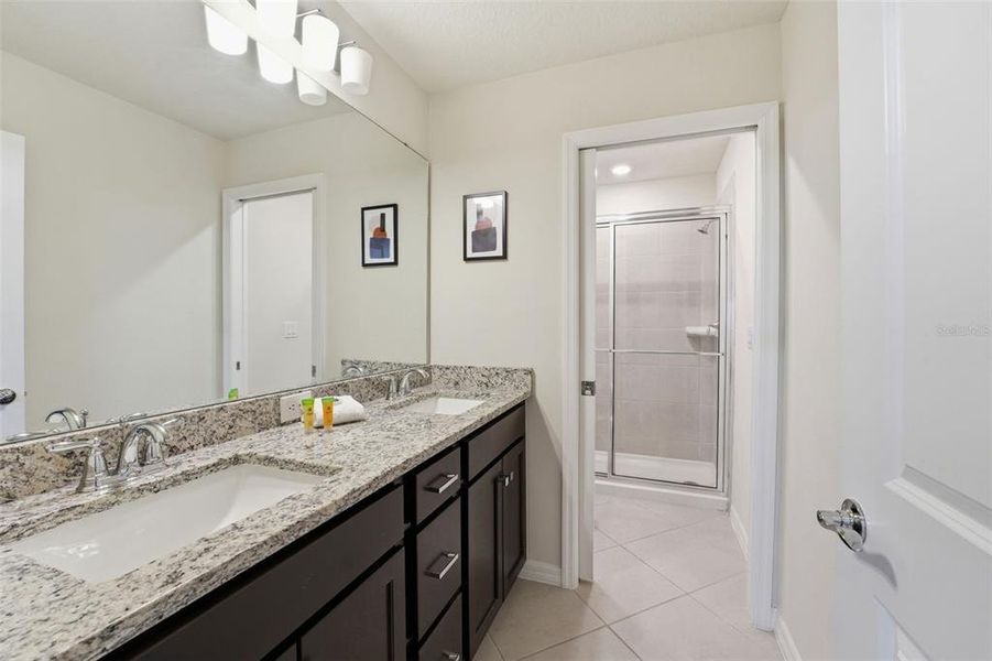 Furnished interior view inside a new home in , Clermont (Image 32).