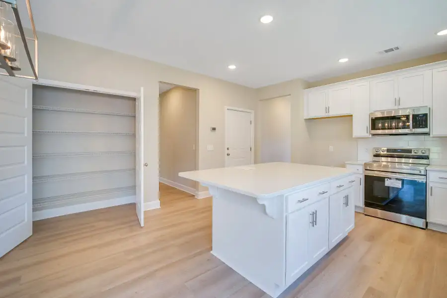 Sherwood – Open Pantry with Storage Shelving