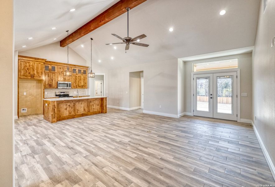 Spacious, unfurnished interior of a new home in , Uvalde (Image 30).