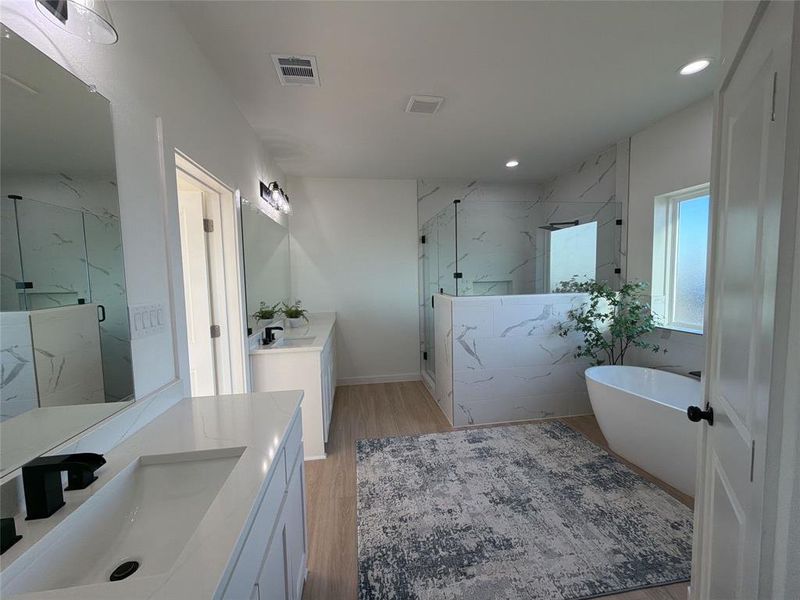 Furnished interior view inside a new home in , Waxahachie (Image 8).