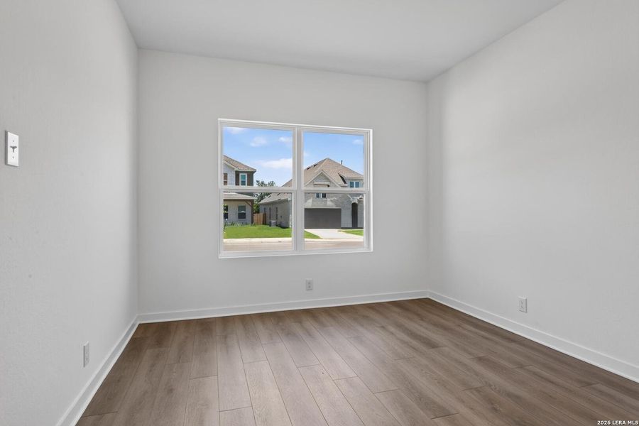 Spacious, unfurnished interior of a new home in Nopal Valley, San Antonio (Image 27).