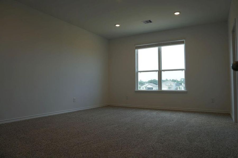 Spacious, unfurnished interior of a new home in Villages at Westpointe, Dayton (Image 13).