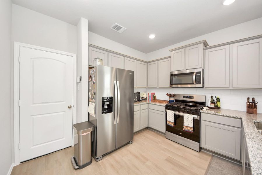 Very spacious kitchen with tons of cabinet and counter space. Gas cooktop, stainless appliances and hard surface flooring. Very spacious kitchen with tons of cabinet and counter space. Gas cooktop, stainless appliances and hard surface flooring.