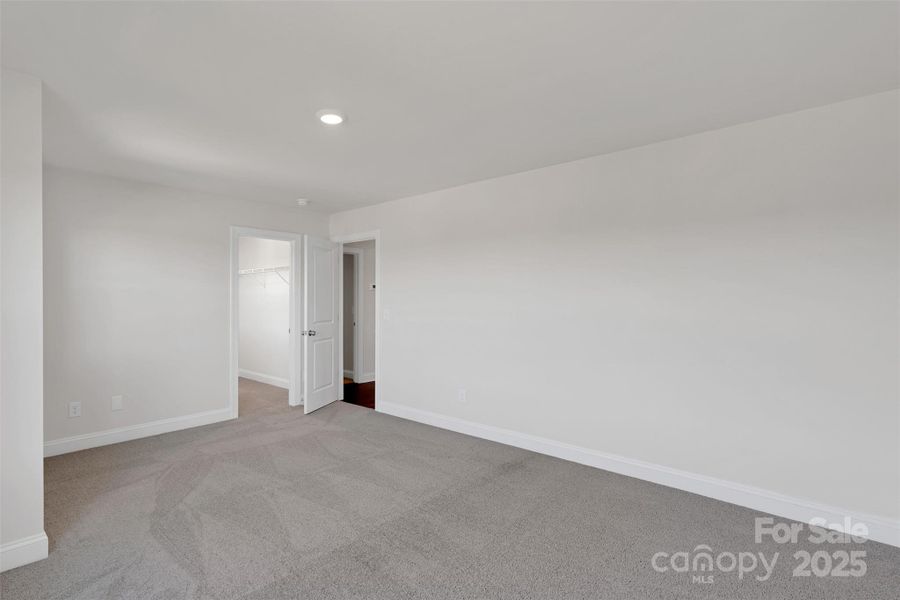 Spacious, unfurnished interior of a new home in , Lincolnton (Image 28).