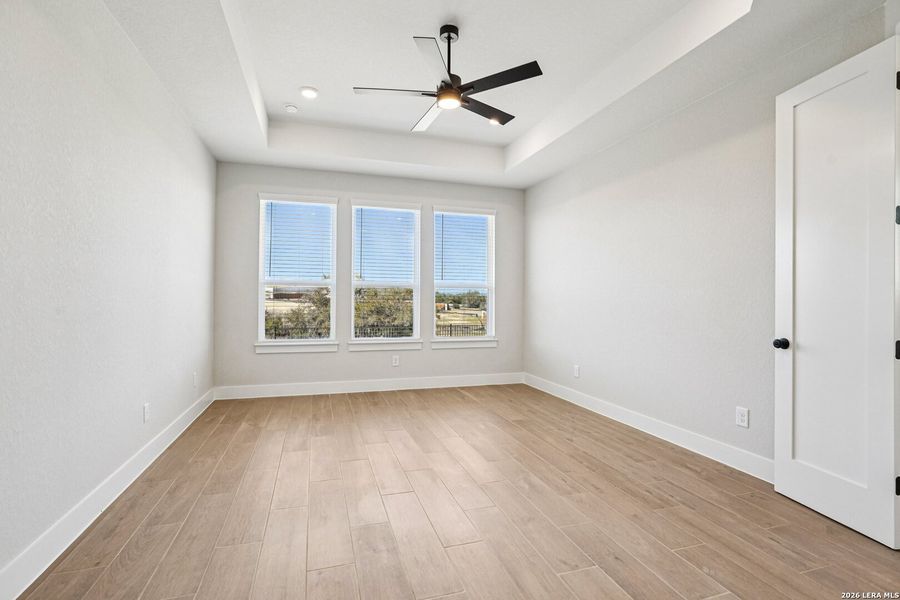 Spacious, unfurnished interior of a new home in Meyer Ranch, New Braunfels (Image 34).