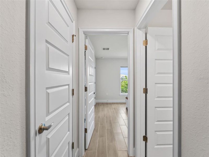 Spacious, unfurnished interior of a new home in Port Charlotte, Port Charlotte (Image 25).
