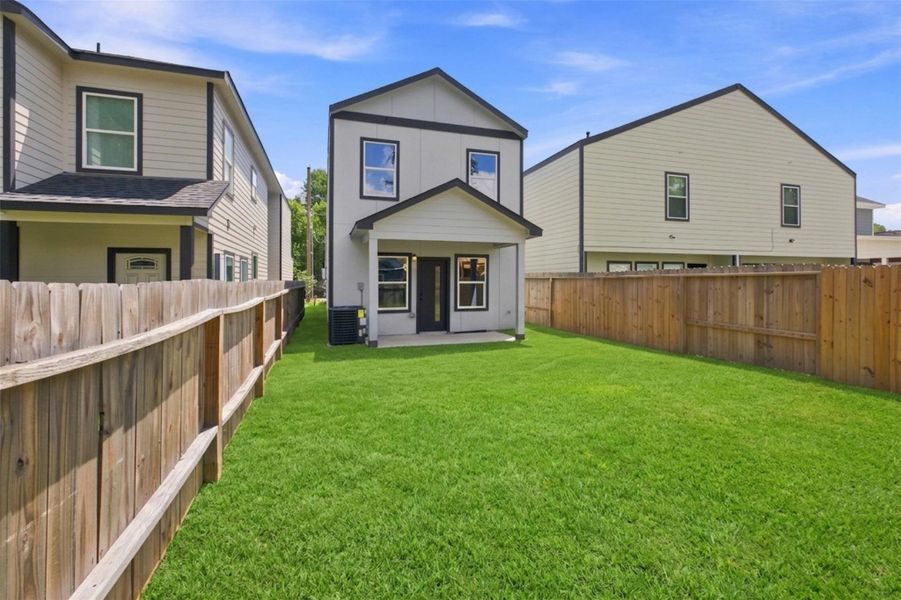 Exterior details and patio area of a home in , Houston (Image 28).
