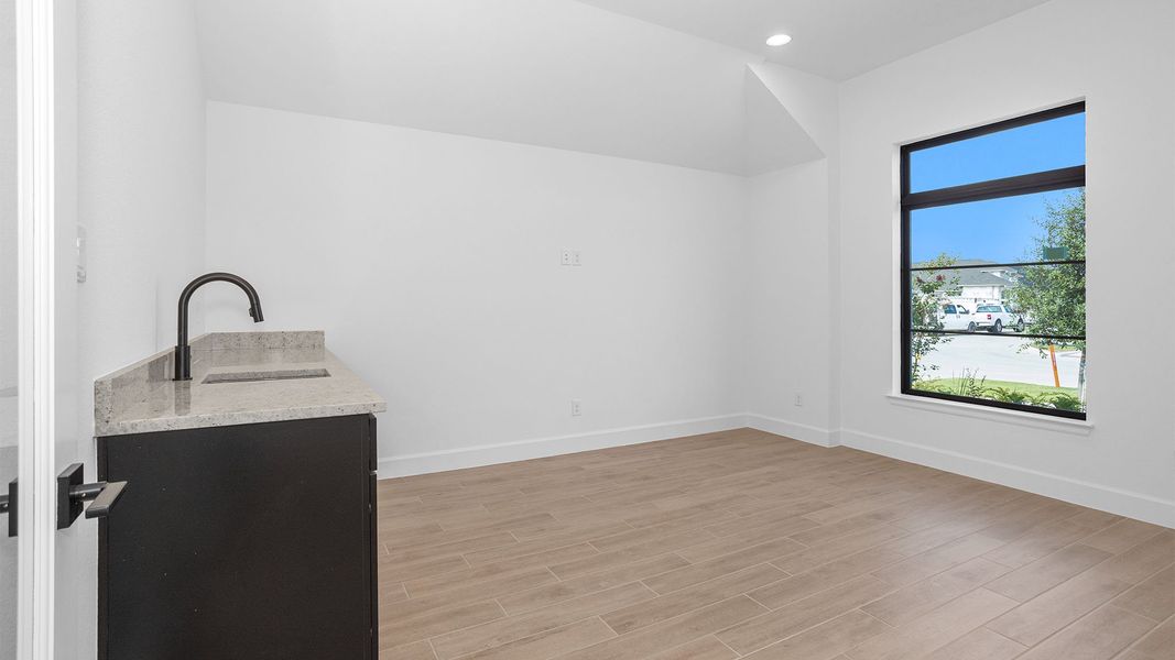 Spacious, unfurnished interior of a new home in Legacy, League City (Image 22).