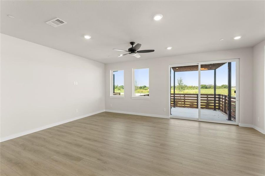 Spacious, unfurnished interior of a new home in Ten Mile Creek, Celina (Image 21).
