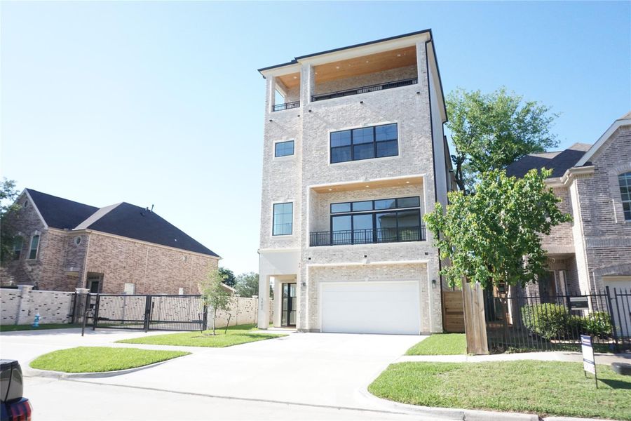 Front exterior of a new home in , Houston, TX, highlighting curb appeal (Image 25). Front exterior of a new home in , Houston, TX, highlighting curb appeal (Image 25).