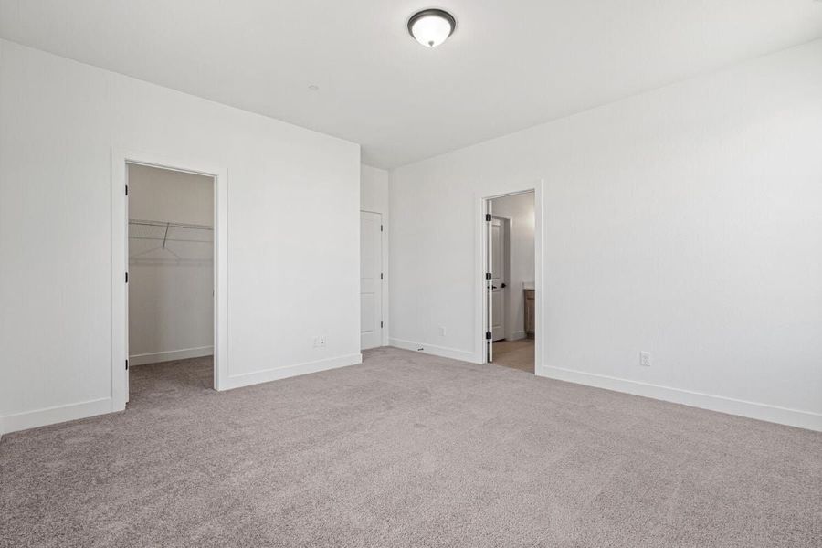 Spacious, unfurnished interior of a new home in The Nest Reserve at Canyon Creek, Erie (Image 18).