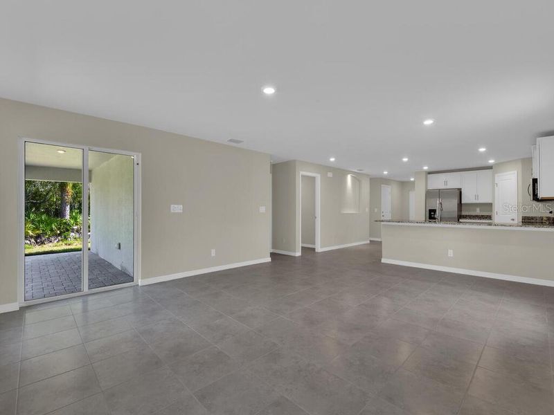 Spacious, unfurnished interior of a new home in , Port Charlotte (Image 13).