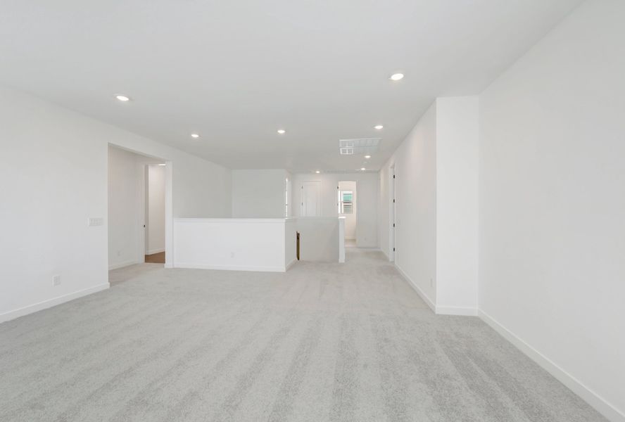 Spacious, unfurnished interior of a new home in Terraza, San Tan Valley (Image 26).