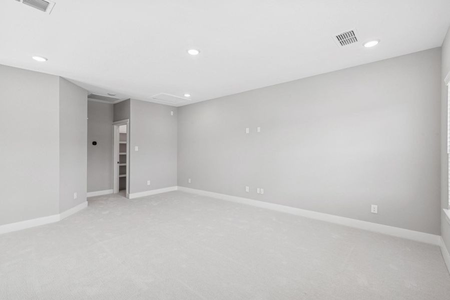 Spacious, unfurnished interior of a new home in Retreat at Oak Park, Houston (Image 17). Spacious, unfurnished interior of a new home in Retreat at Oak Park, Houston (Image 17).