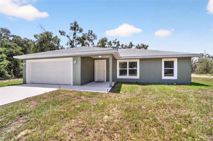 Exterior details and patio area of a home in , Ocala (Image 4).