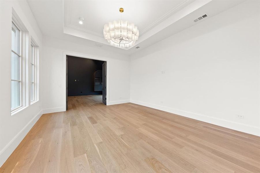 Spacious, unfurnished interior of a new home in , Dallas (Image 18).