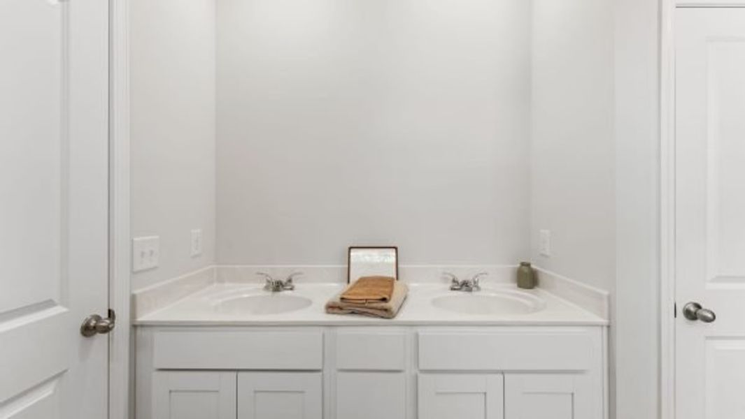 Representative interior finishes for a home built from the Elmsworth by Piedmont Residential in Clemit Harris Place, Newnan (Image 17).