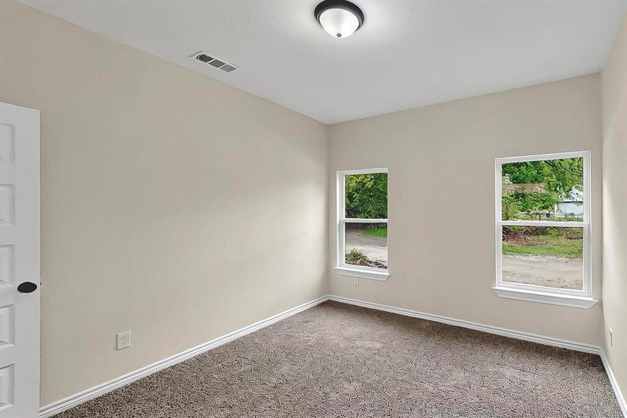 Spacious, unfurnished interior of a new home in , Sulphur Springs (Image 19).