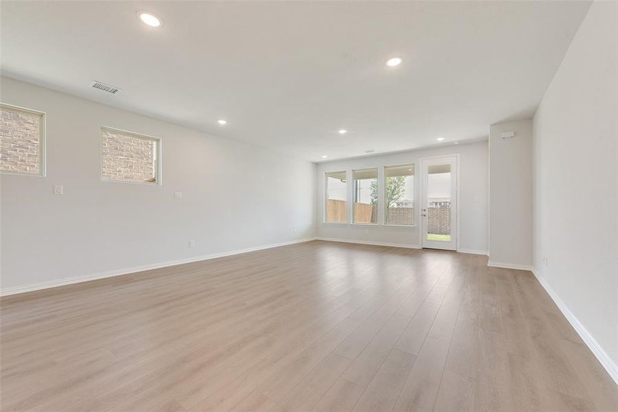 Spacious, unfurnished interior of a new home in Walden Pond, Forney (Image 30).