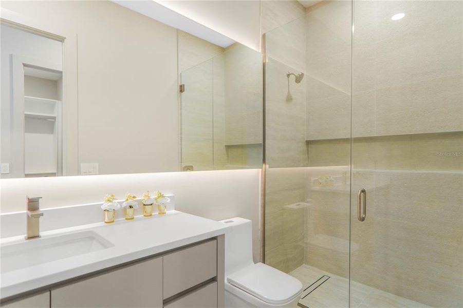 Furnished interior view inside a new home in , Windermere (Image 39).