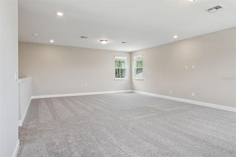Spacious, unfurnished interior of a new home in Legends Preserve - Signature Series, Daytona Beach (Image 19).