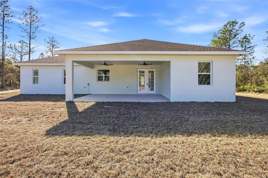 Exterior details and patio area of a home in , Dunnellon (Image 23).