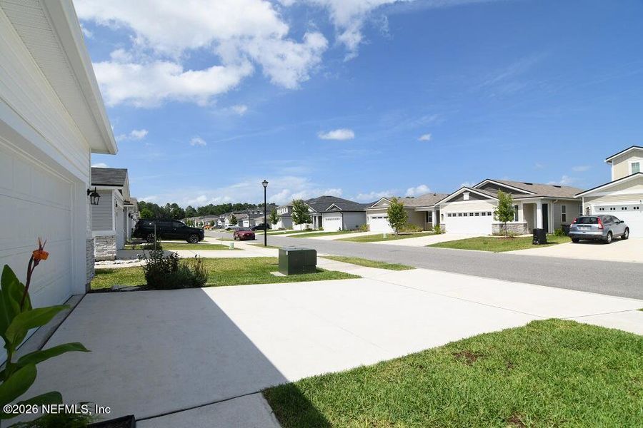 Exterior details and patio area of a home in Forest Crest, Jacksonville (Image 26).