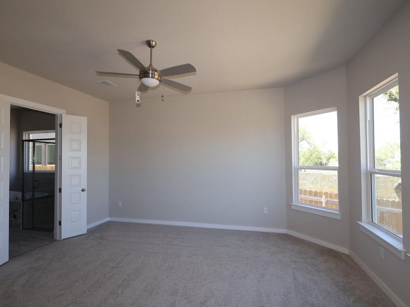 Spacious, unfurnished interior of a new home in Cedar Brook, Leander (Image 14).