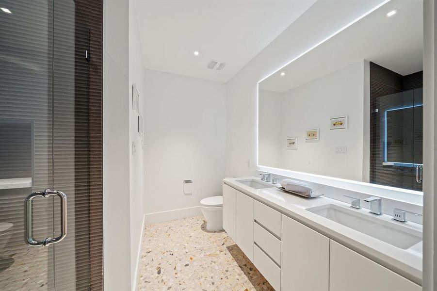 Furnished interior view inside a new home in , Frisco (Image 31).