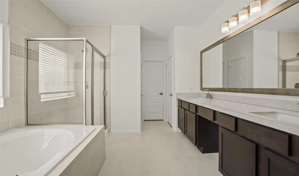 Relaxing owner's bath (*Photo not of actual home and used for illustration purposes only.) Relaxing owner's bath (*Photo not of actual home and used for illustration purposes only.)