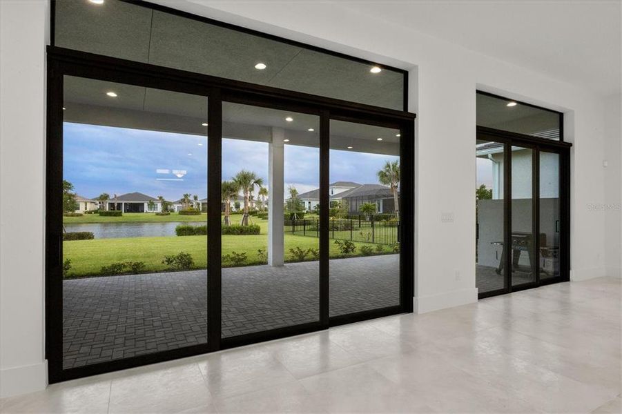 Spacious, unfurnished interior of a new home in , Sarasota (Image 37).