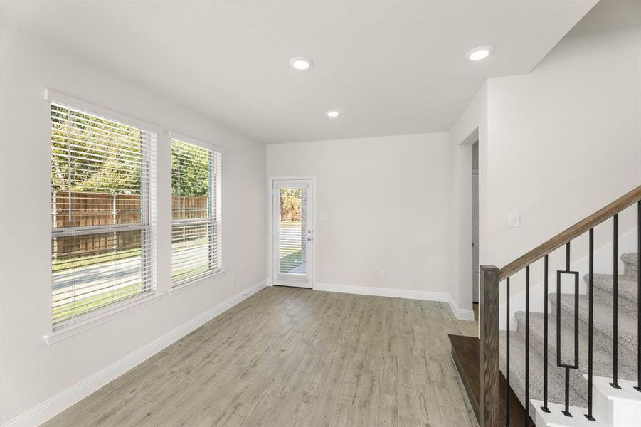 3005 Tall Pine-Dining-1