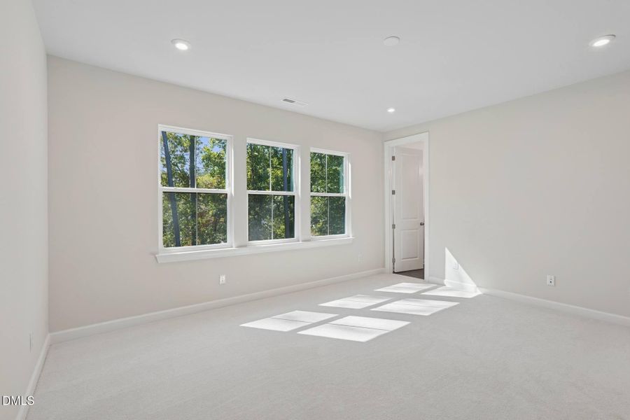 Elm Park 35_Primary Bedroom_10.9.25_webr Elm Park 35_Primary Bedroom_10.9.25_webr