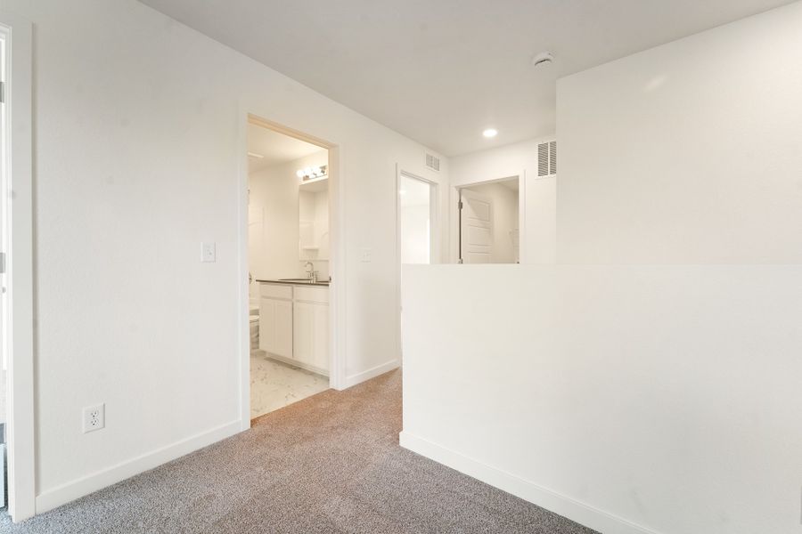 Spacious, unfurnished interior of a new home in Union Colony West, Greeley (Image 16).
