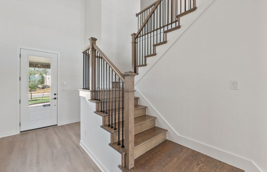 Spacious, unfurnished interior of a new home in Wolf Ranch, Georgetown (Image 30).