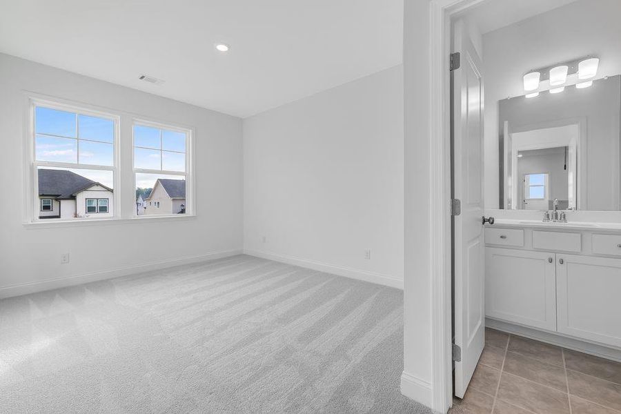 Spacious, unfurnished interior of a new home in Bennett Farm, Loganville (Image 15).