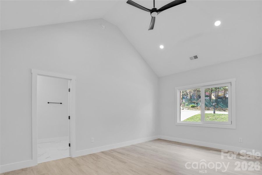 Spacious, unfurnished interior of a new home in , Lincolnton (Image 9).