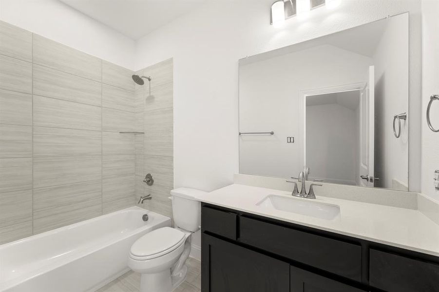 23. 1212 Redcoat - 2ND Bath