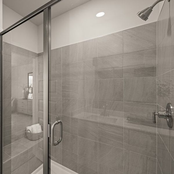 3731 Hawthorne Owners Bath 3of3 F1 3731 Hawthorne Owners Bath 3of3 F1