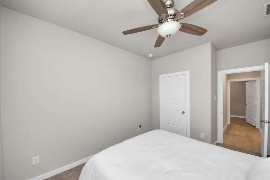 Spacious, unfurnished interior of a new home in Heights of Barbers Hill, Baytown (Image 19).