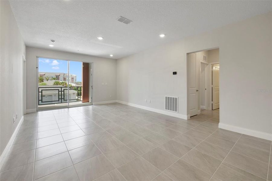 Spacious, unfurnished interior of a new home in Gatherings® of Lake Nona, Orlando (Image 26).