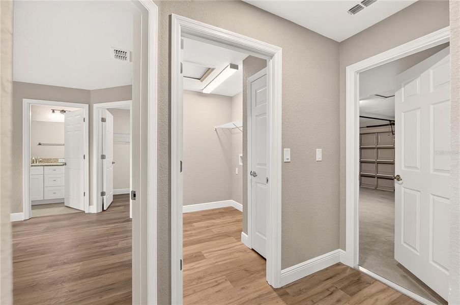 Spacious, unfurnished interior of a new home in , Dunnellon (Image 22).