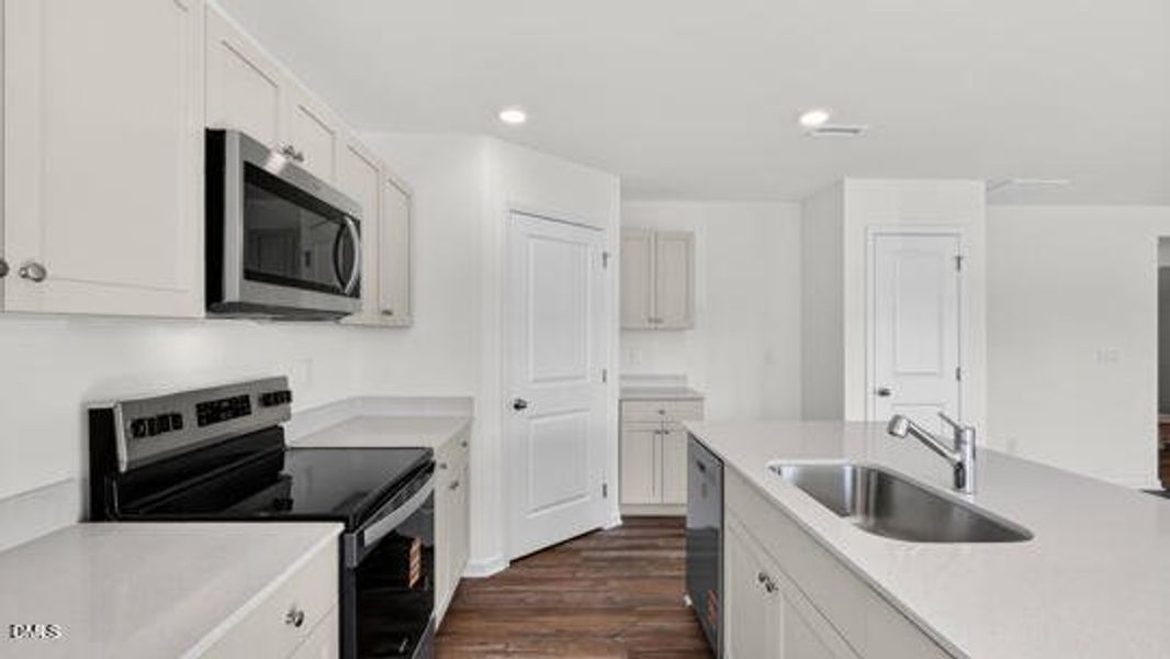 Belle Grove_Darwin A3_83_Gray_SPEC-017