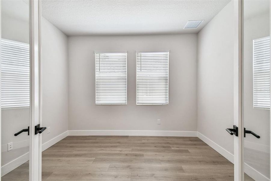 Spacious, unfurnished interior of a new home in , Tampa (Image 12).