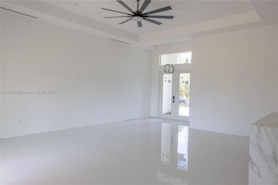 Spacious, unfurnished interior of a new home in , Lehigh Acres (Image 12).