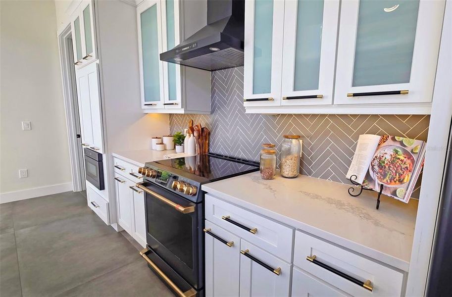 Furnished interior view inside a new home in , Sarasota (Image 7).